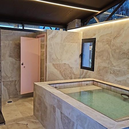 Hearts & Ponies Apartamentos Con Piscinas Privadas Cerca De La Warner Chinchón Eksteriør bilde