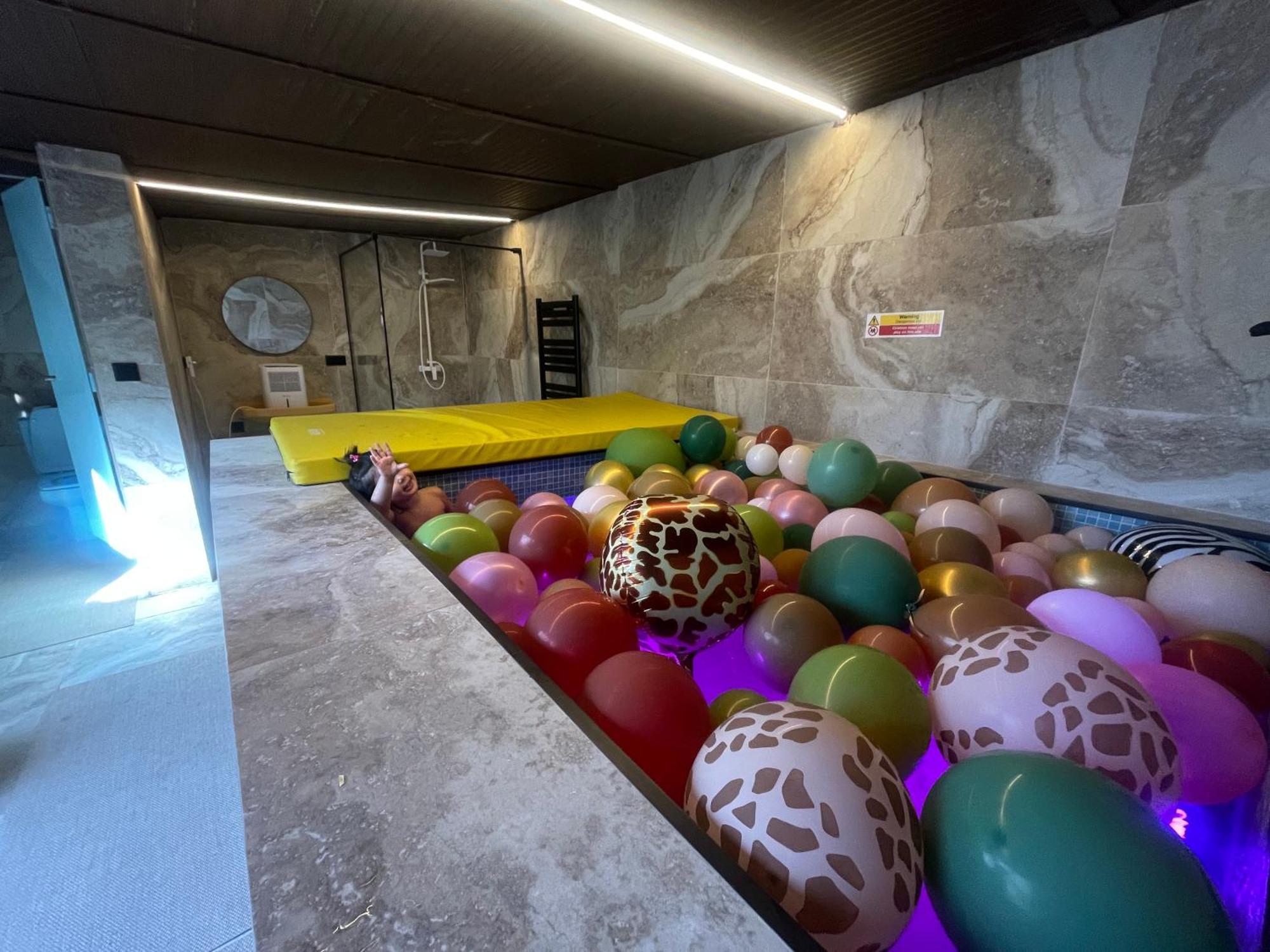 Hearts & Ponies Apartamentos Con Piscinas Privadas Cerca De La Warner Chinchón Eksteriør bilde
